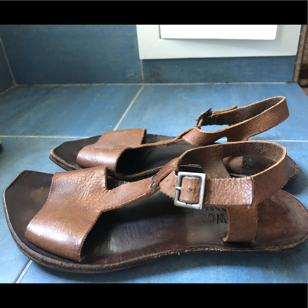 Cydwoq Leather Sandals